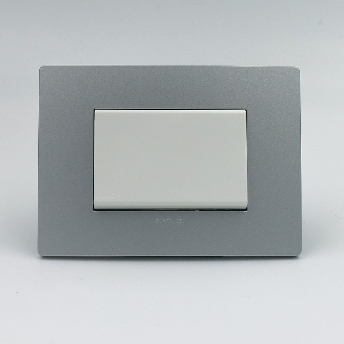 SINTHESI - CONMUTADOR DE 4 VIAS TECLON S33 PLACA PLATA Y DADOS S22 BLANCOS