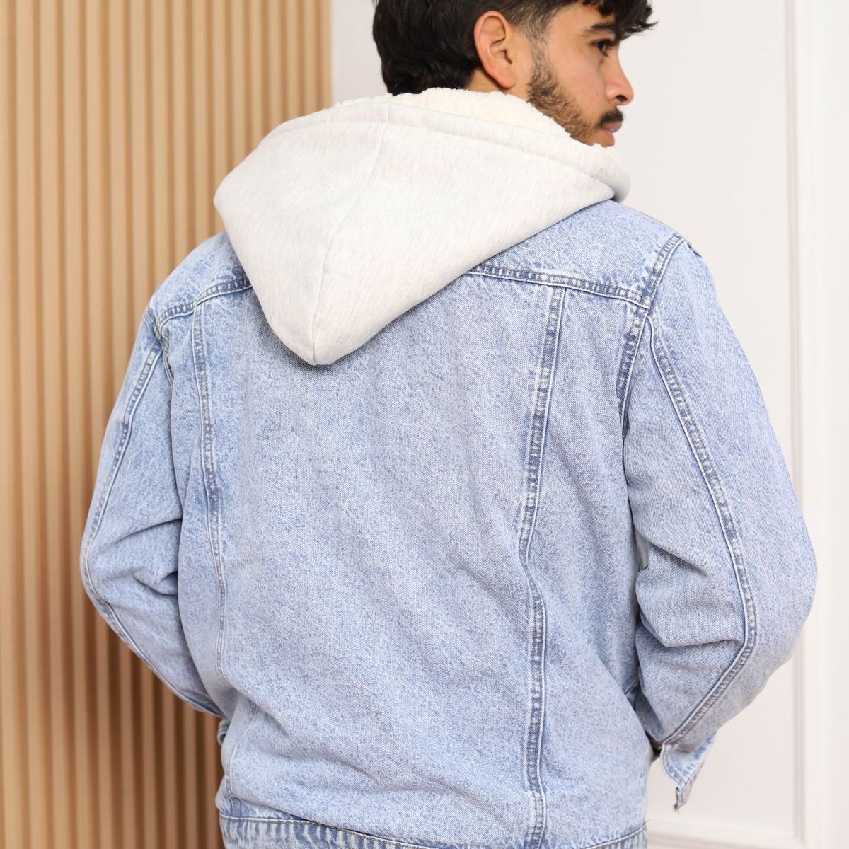 QH - Casaca Denim Forrada con Capucha de Peluche para Hombre