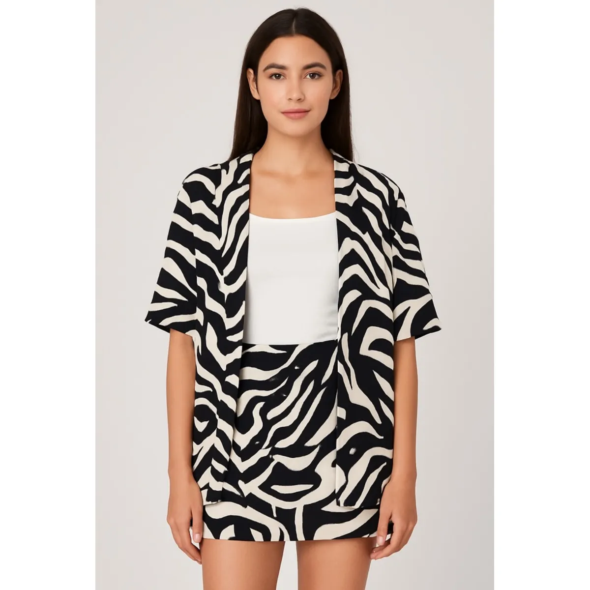 AMA OUTFITTERS - SET CAPA Y FALDA SHORT CAIRO