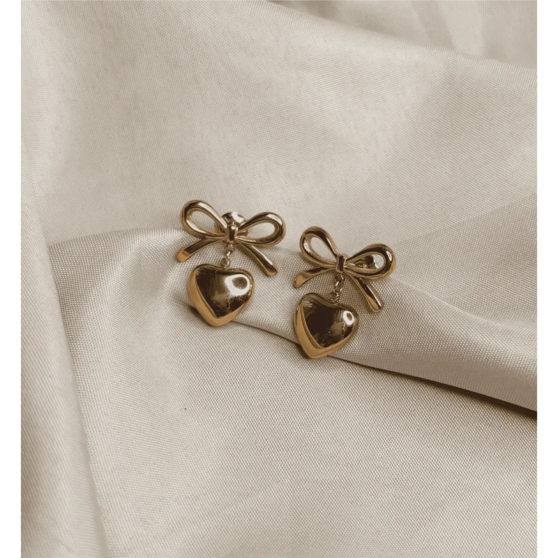 GENERICO - Aretes corazón con lazo en Acero inoxidable PVD