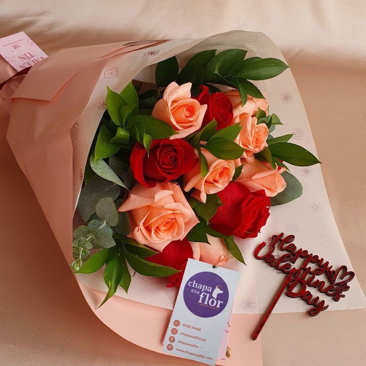 CHAPA ESA FLOR - Ramo con 12 rosas mixtas rojo rosado