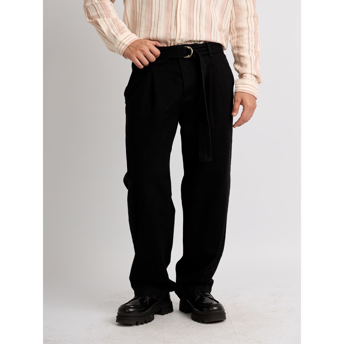 ISAGUE - Pantalon Denim Cinturon Hombre