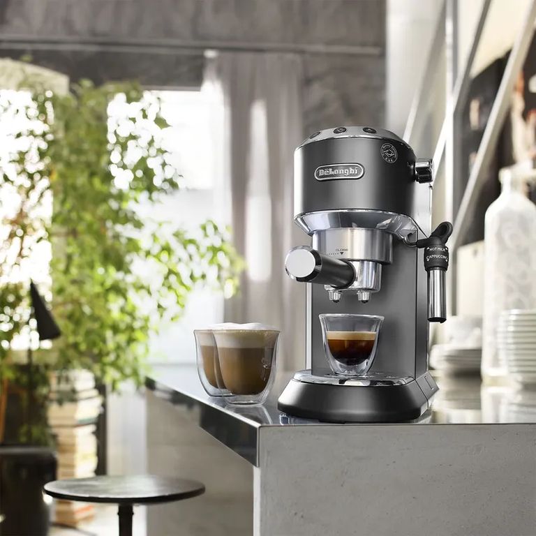 Cafetera Espresso Dedica Negro EC685BK DELONGHI | falabella.com