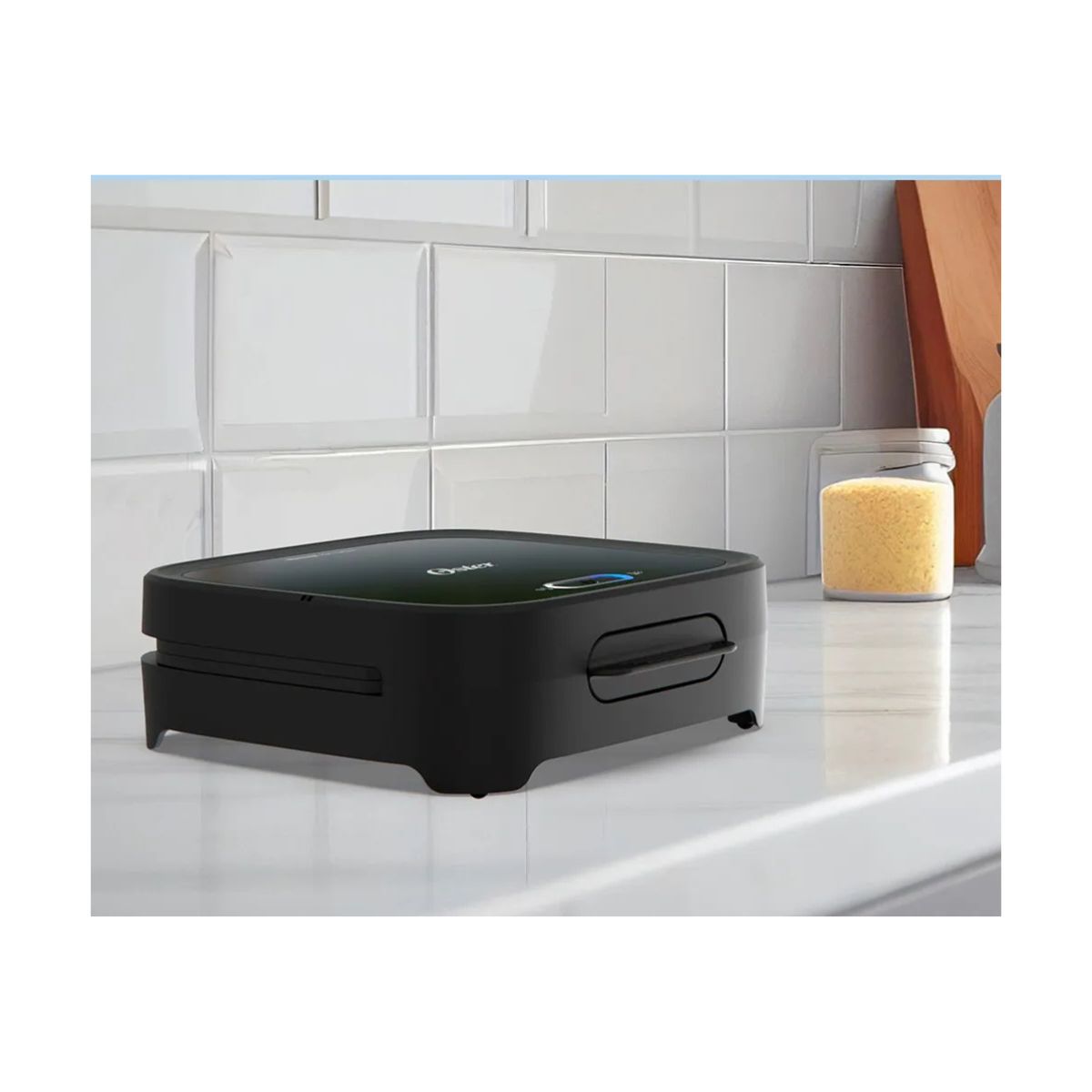 OSTER - Sandwichera Compacta Oster® con Platos Hondos Negro