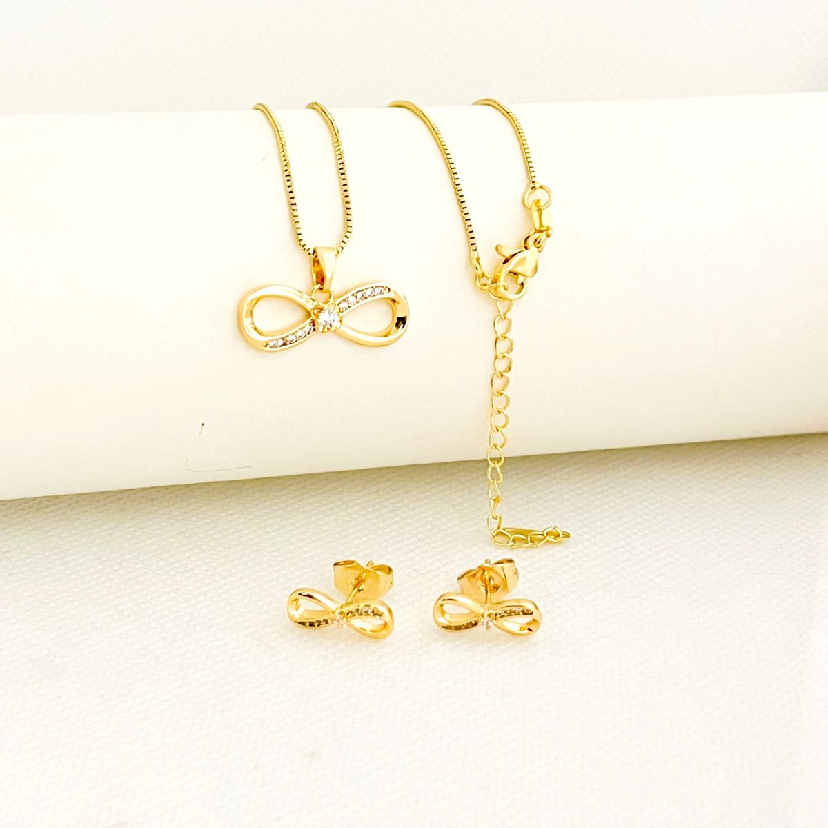 GENERICO - Set Collar y Aretes de Acero Inoxidable Infinito Cadena 22.5 cm