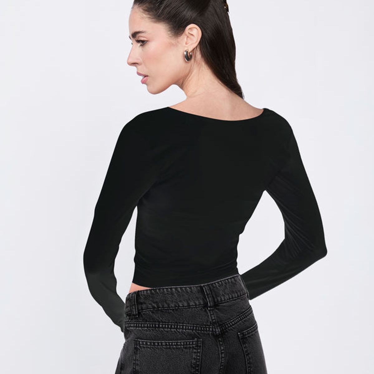 BANATY - POLO CROP MANGA LARGA  ALISSA CON ESCOTE DE MUJER