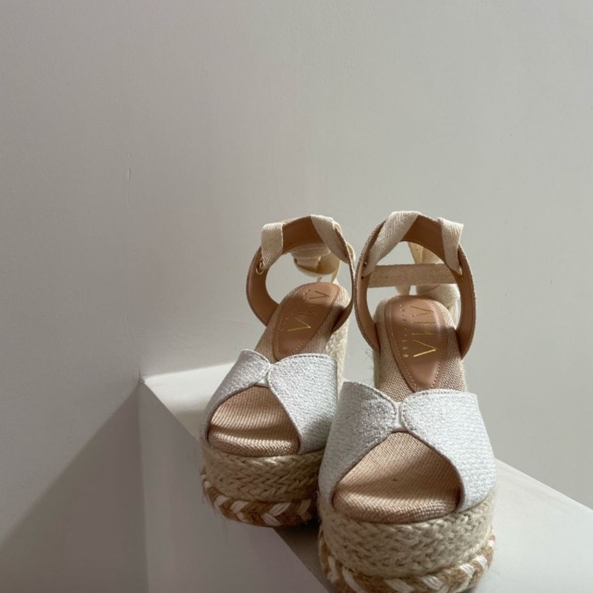 AMA OUTFITTERS - SANDALIAS CON PLATAFORMA TEJIDA GAIA