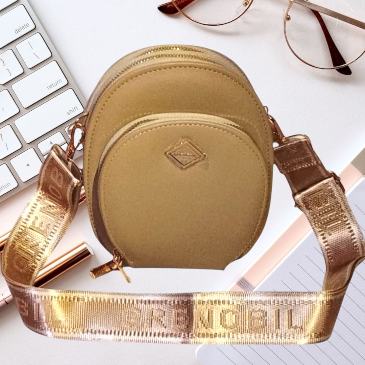 GENERICO - BOLSO PORTA CELULAR OVAL CON 3 COMPARTIMIENTOS MARRON + LLAVERO DE RAGALO