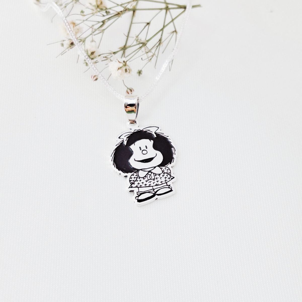 GENERICO - Collar Mafalda Pequeña Rebelde