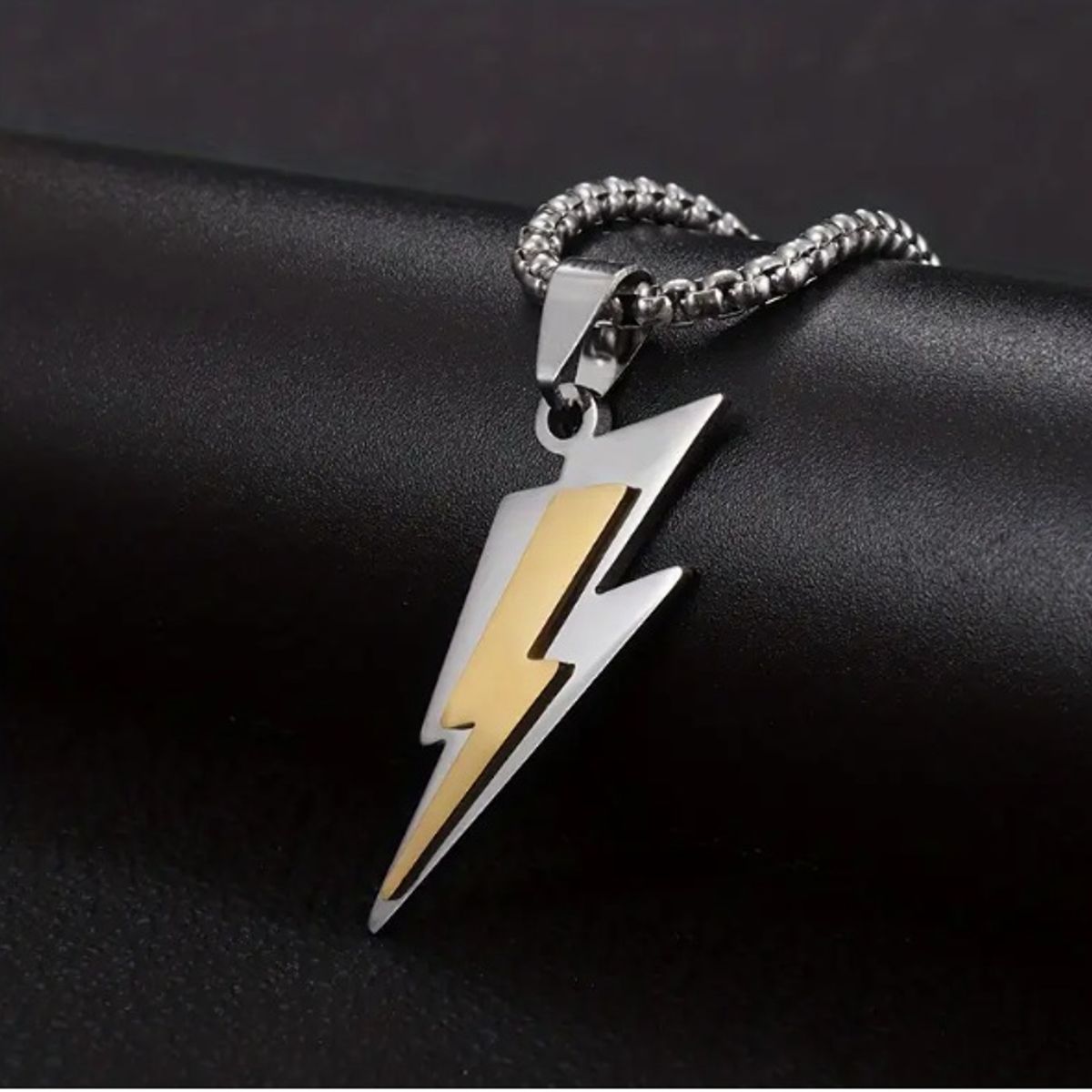 GENERICO - Cadena collar con Dije Rayo plateado Dorado  Hombres