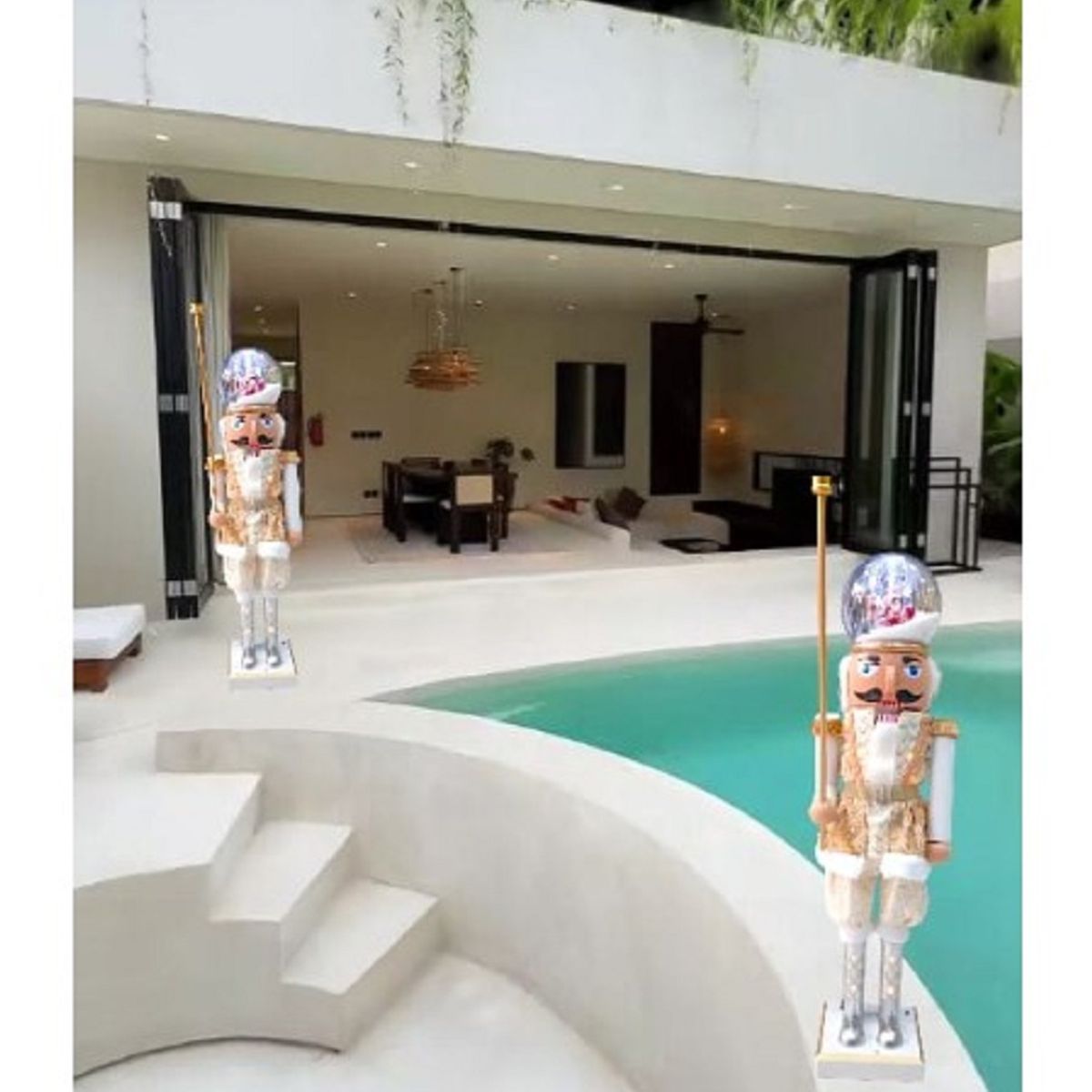 GENERICO - Cascanuez  Navideño Musical Con Esfera  Y  Movimiento 95 cm A1