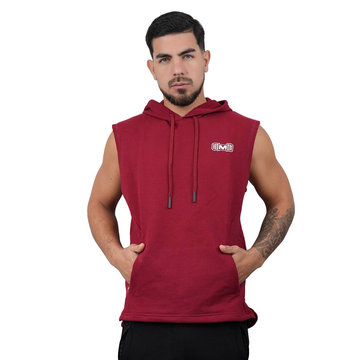 M MUSCLE MUSEUM - Polera Manga Cero Color Rojo Vino con Bolsillos delantero con cierre