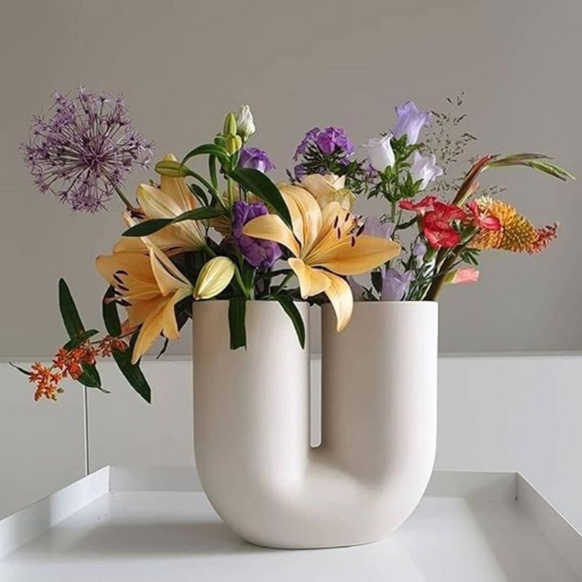 PIA COPELLO STORE - Florero de Cerámica Forma U - Pequeño