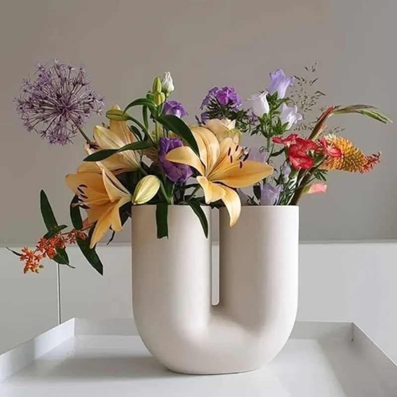 PIA COPELLO STORE - Florero de Cerámica Forma U - Pequeño