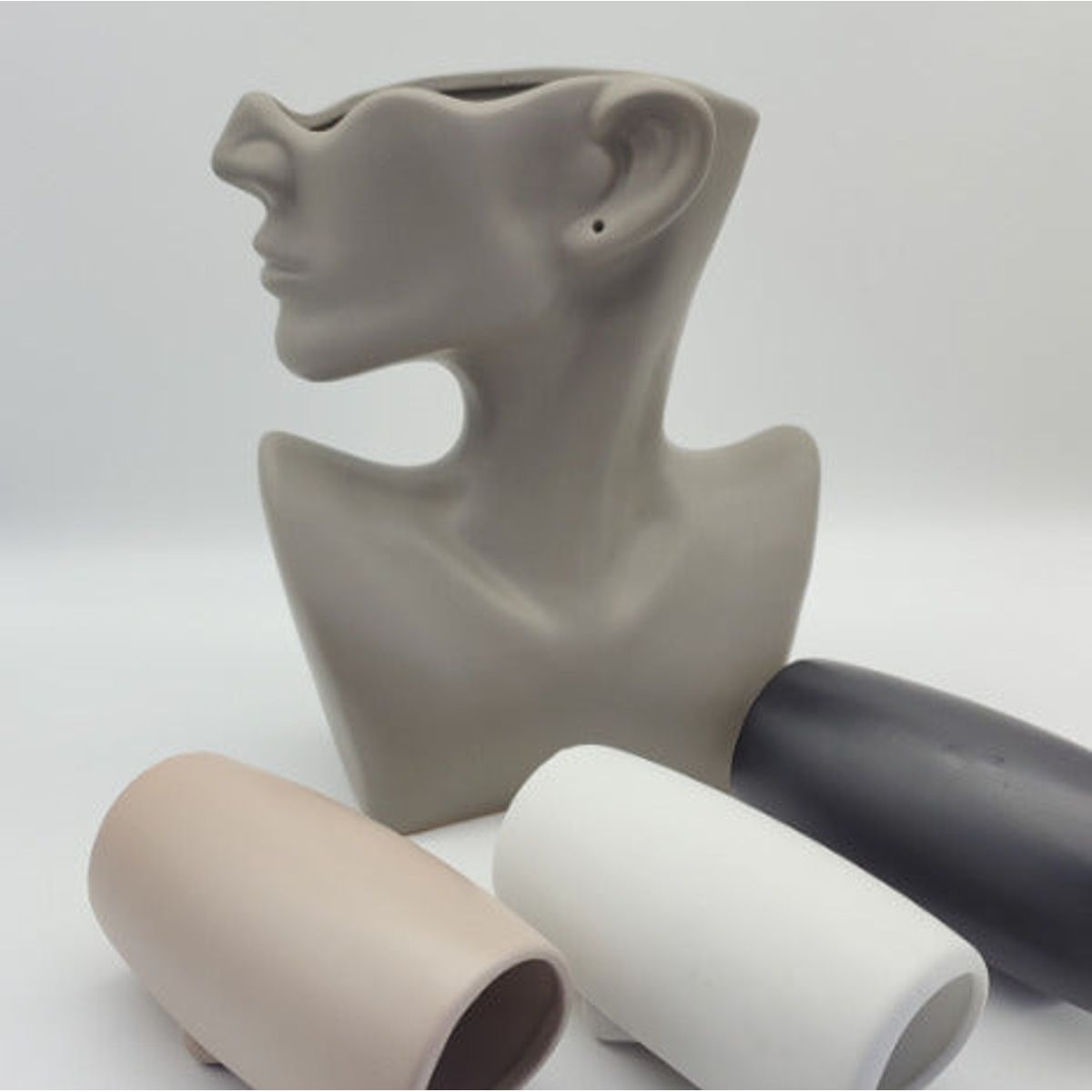 PIA COPELLO STORE - Florero de Cerámica Forma Rostro - Gris