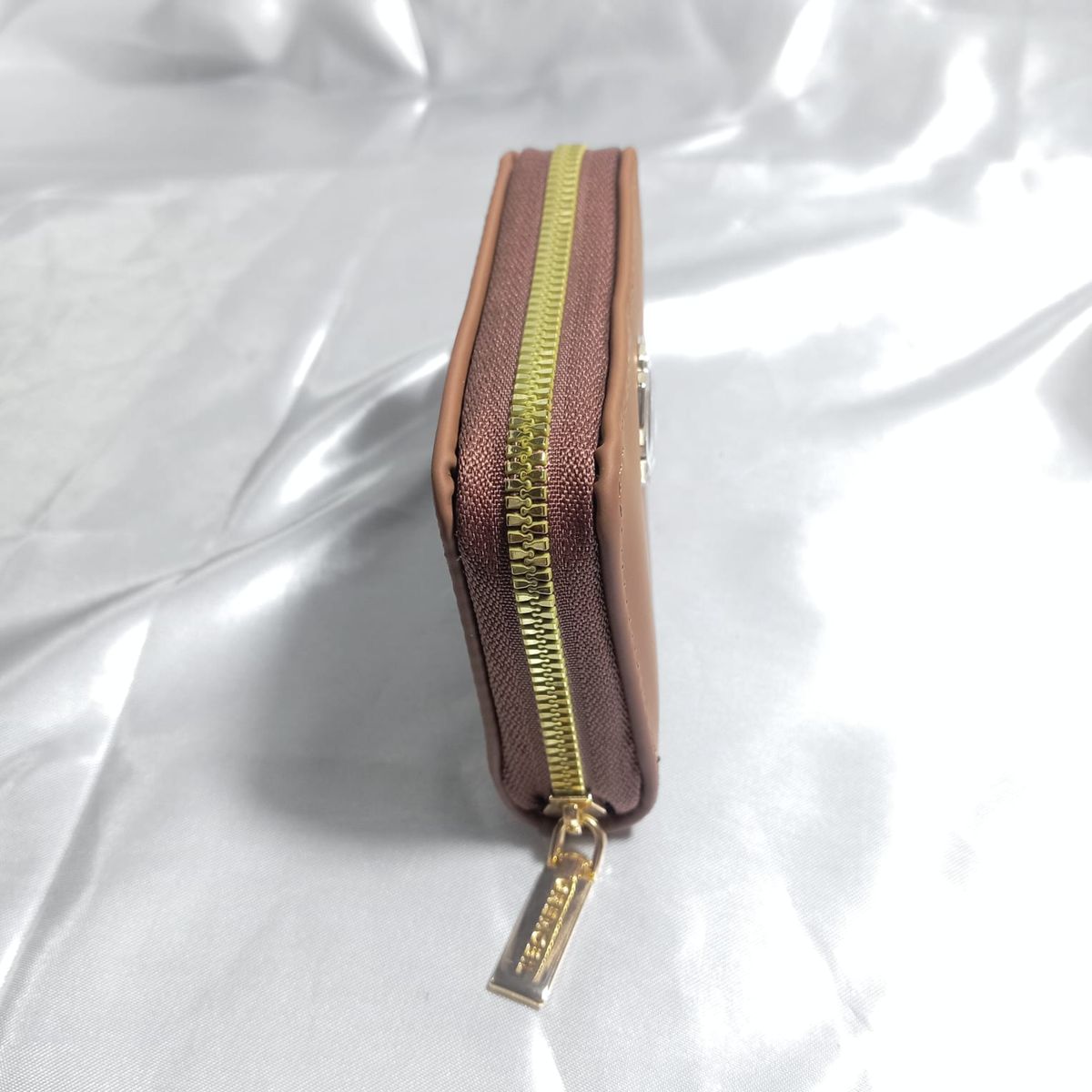GENERICO - MONEDERO CASUAL PU MARRON + LLAVERO DE REGALO