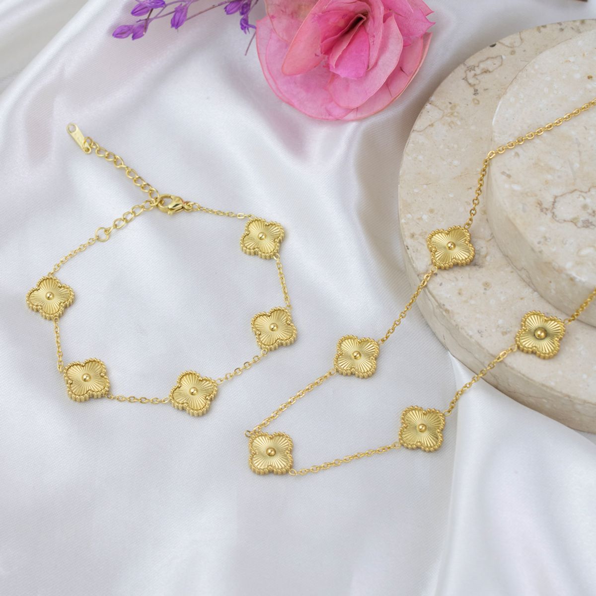 CLEO JOYAS & ACCESORIOS - Pulsera 5 Treboles Dorado