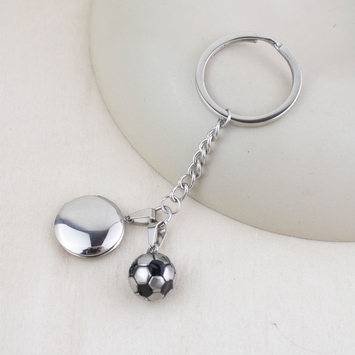 CLEO JOYAS & ACCESORIOS - Llavero Relicario Pelota