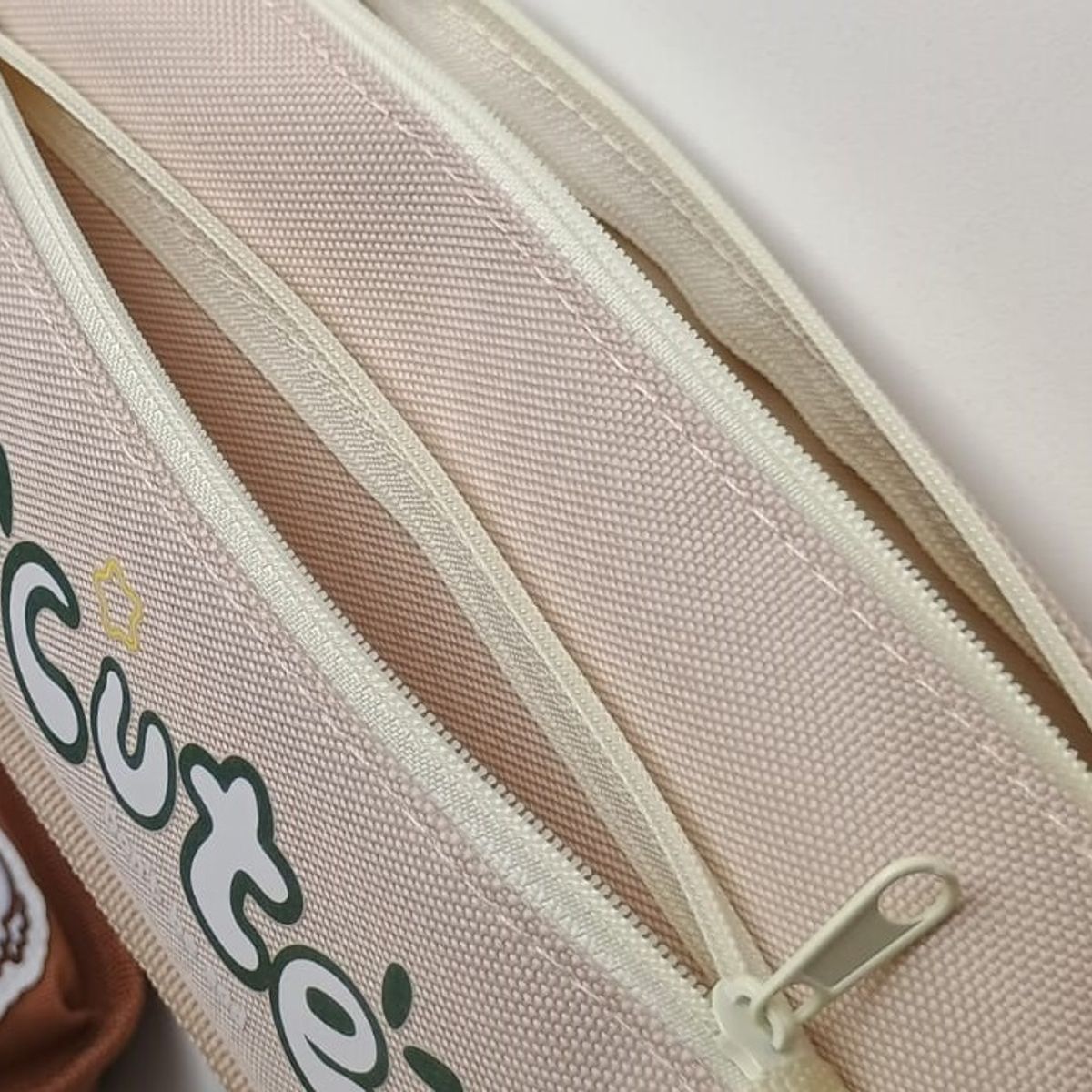 GENERICO - Cartuchera Capibara Cute Color Crema