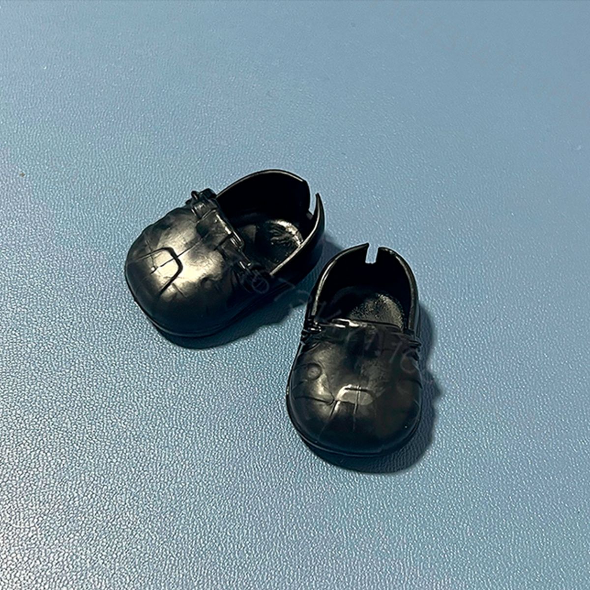 POP MART - Zapato Labubu Color negro