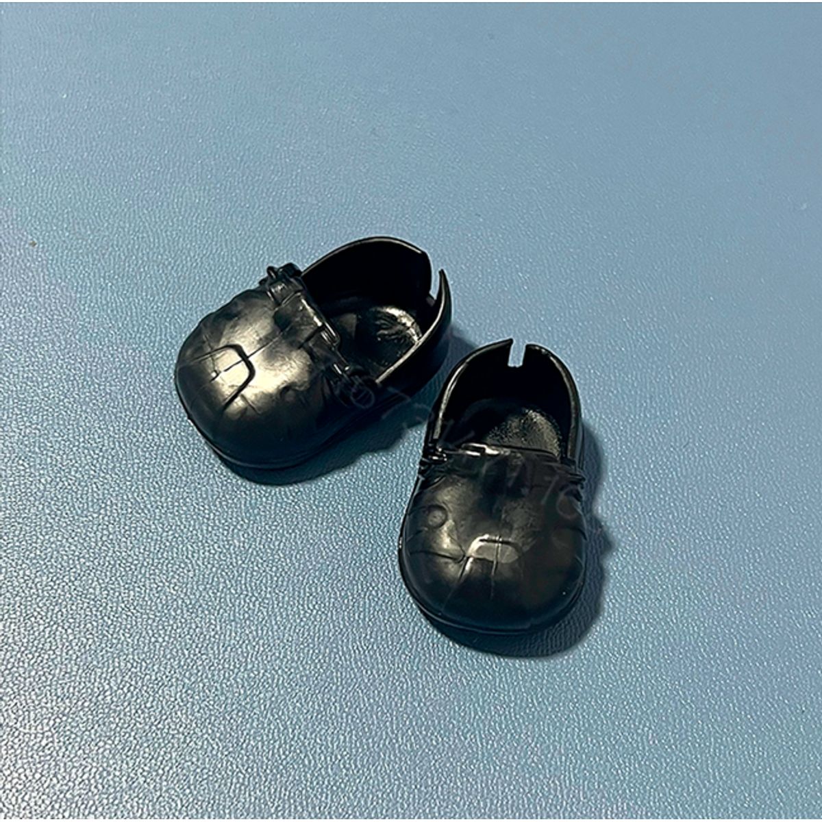 POP MART - Zapato Labubu Color negro