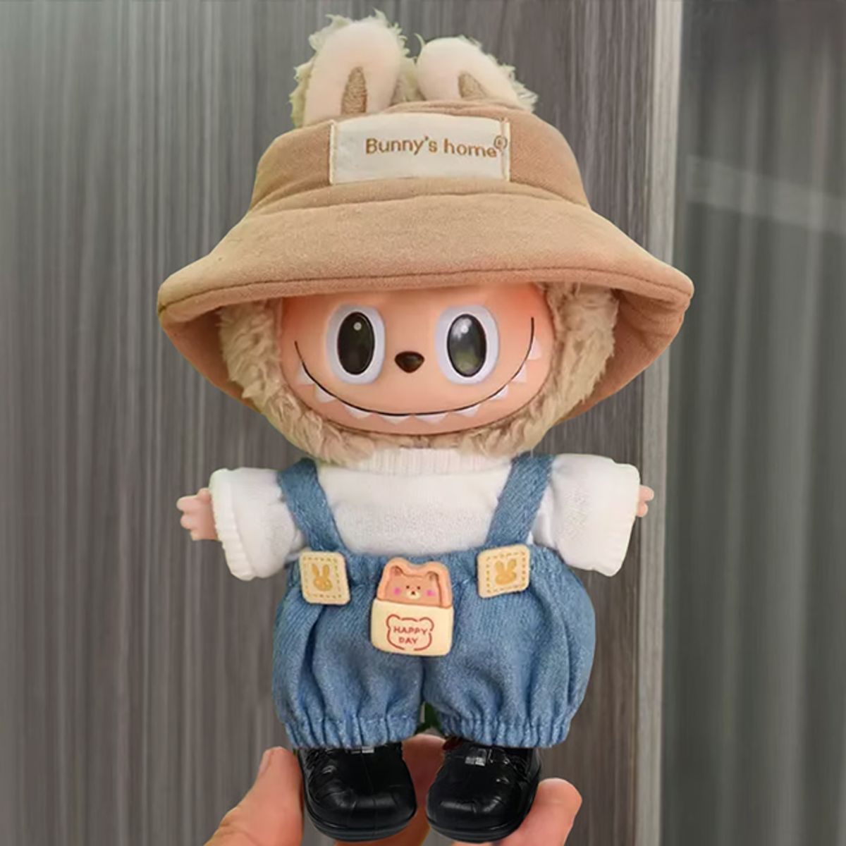 POP MART - Zapato Labubu Color negro