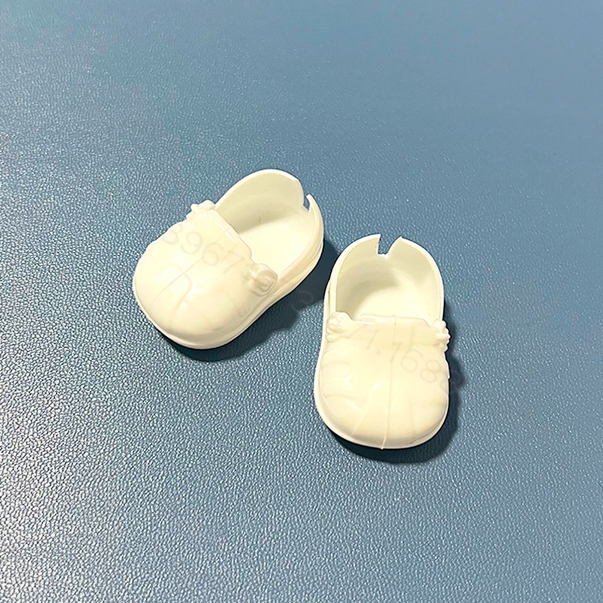 POP MART - Zapato Labubu Color Blanco