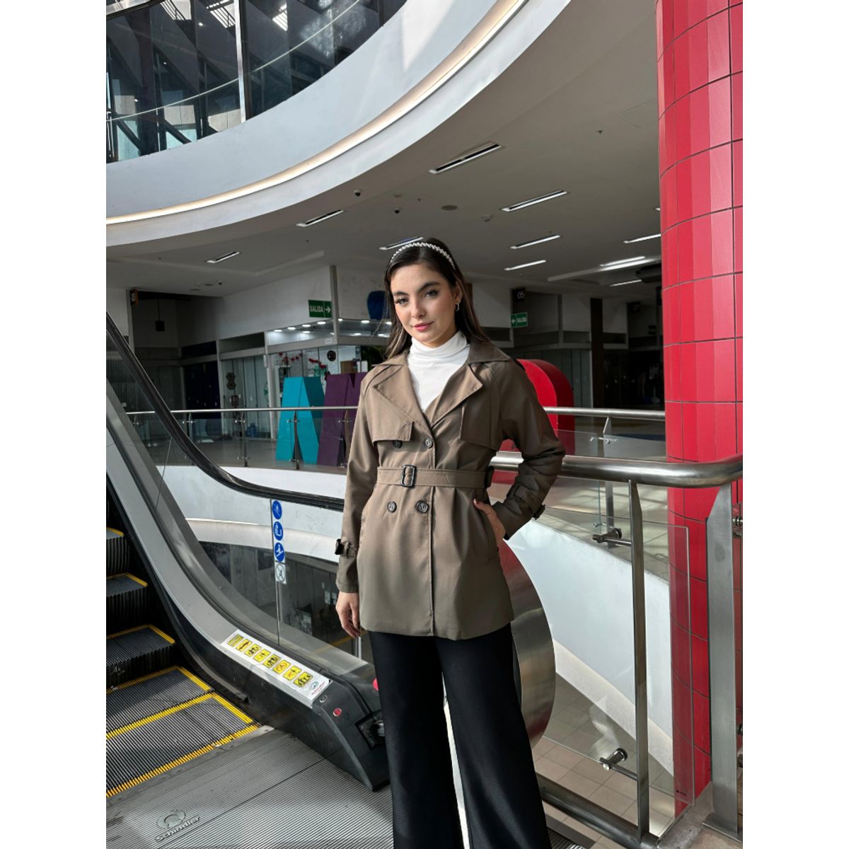 ALLEZ COLLECTION - Gabardina corta con forro casual