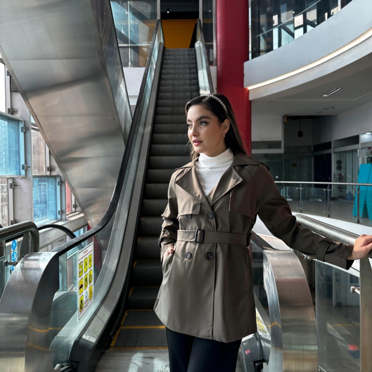 ALLEZ COLLECTION - Gabardina corta con forro casual