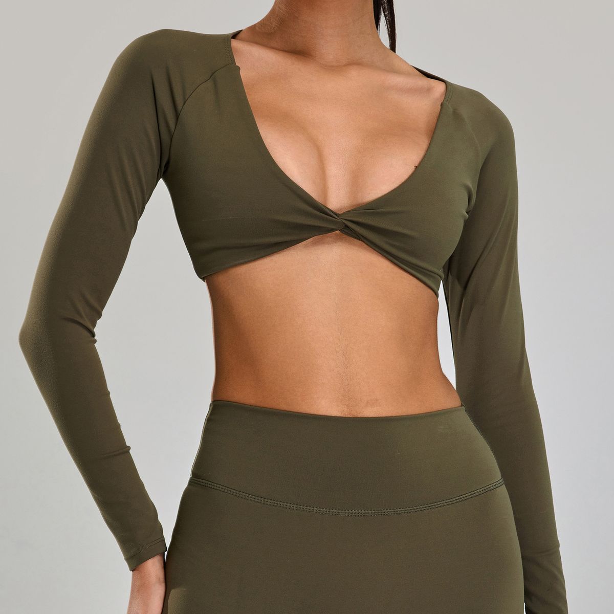 GENERICO - Top deportivo manga larga verde olivo