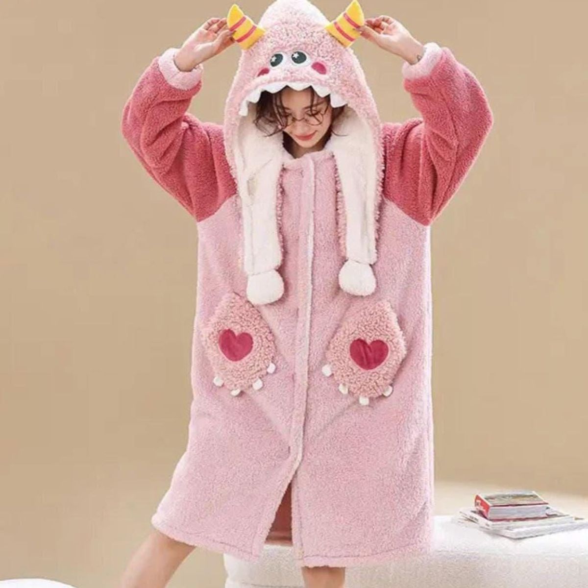 GENERICO - Bata modelo Mostrito felpa