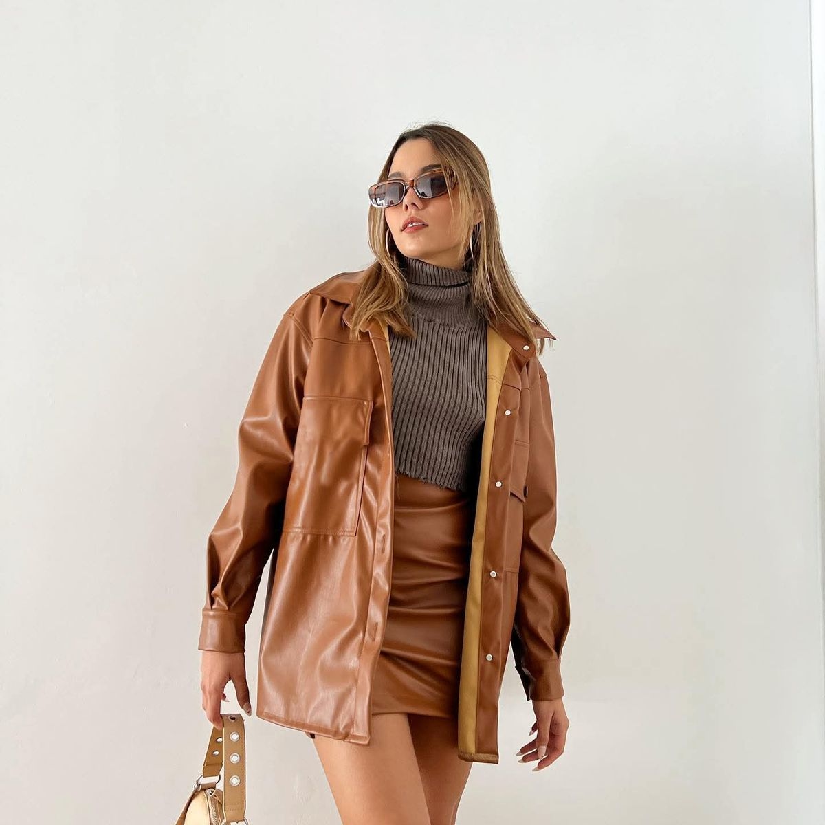 GENERICO - CAMISA OVERSIZE CUERINA DE MUJER