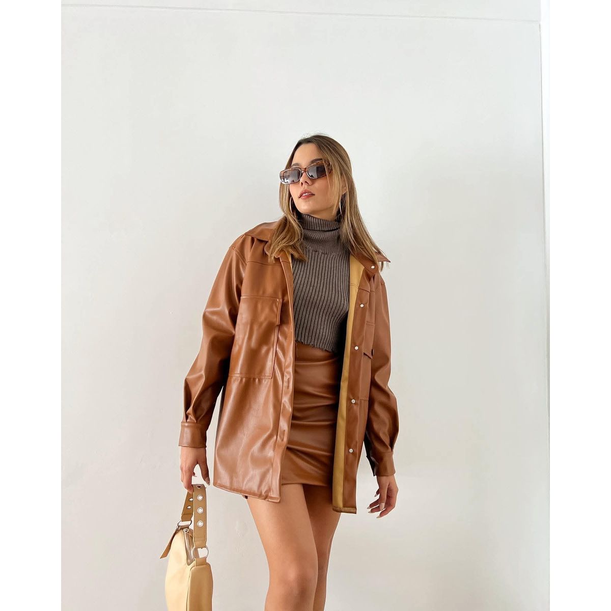 GENERICO - CAMISA OVERSIZE CUERINA DE MUJER