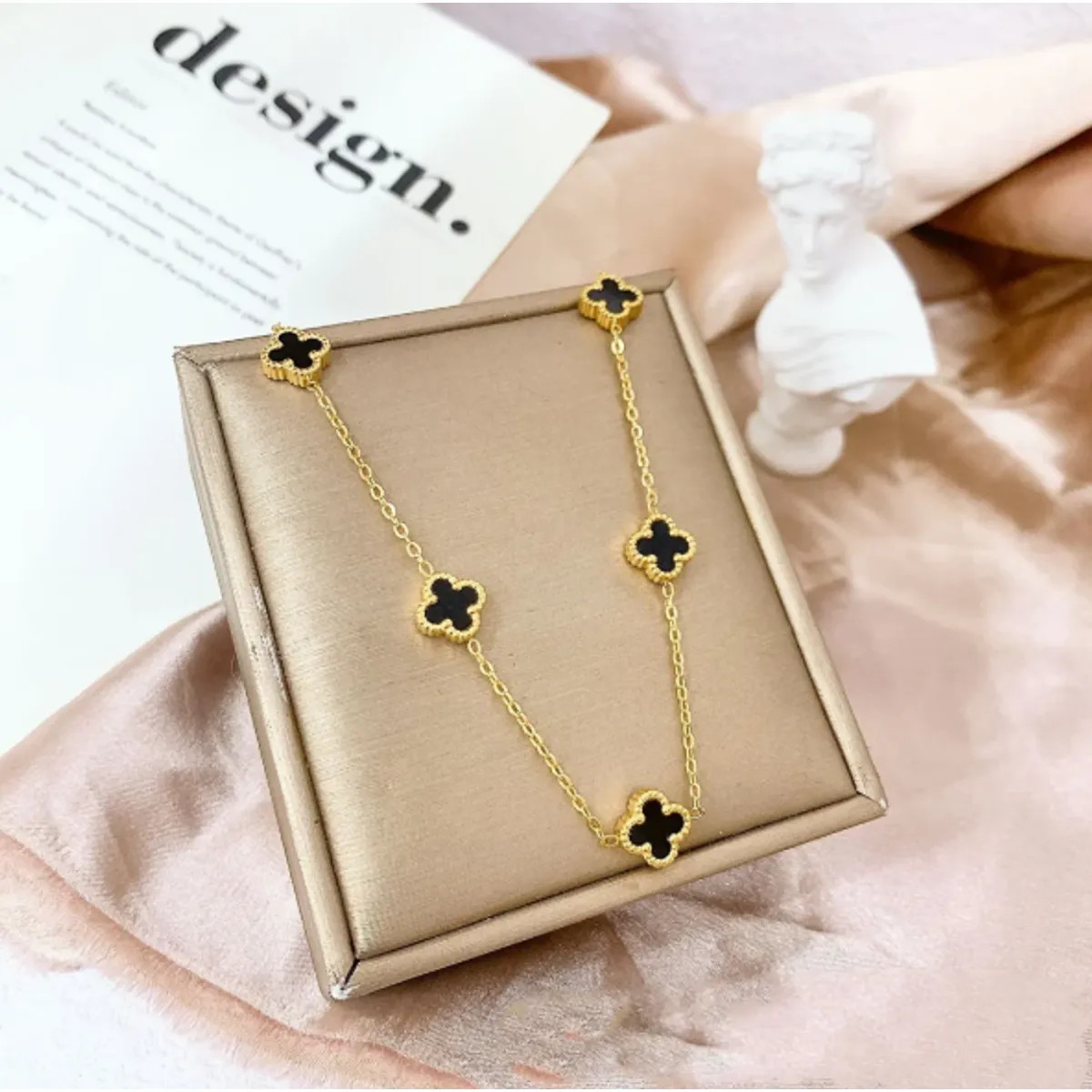 GENERICO - Collar Trébol de cuatro Hojas Negro