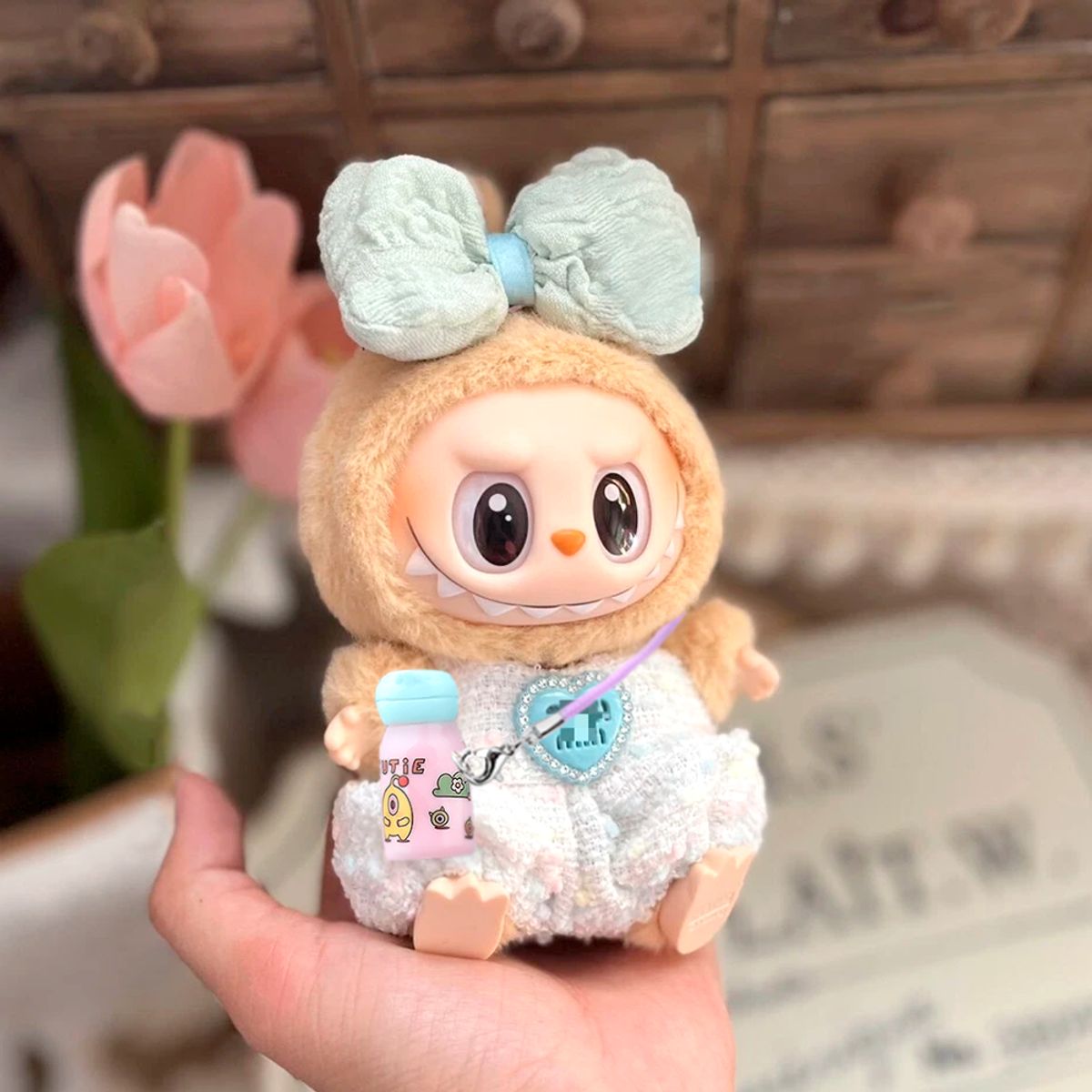 POP MART - Accesorio Labubu Tomatodo Rosada y Tapa Celeste