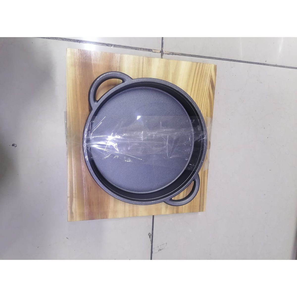 GENERICO - Plato de hierro fundido circular con base de madera