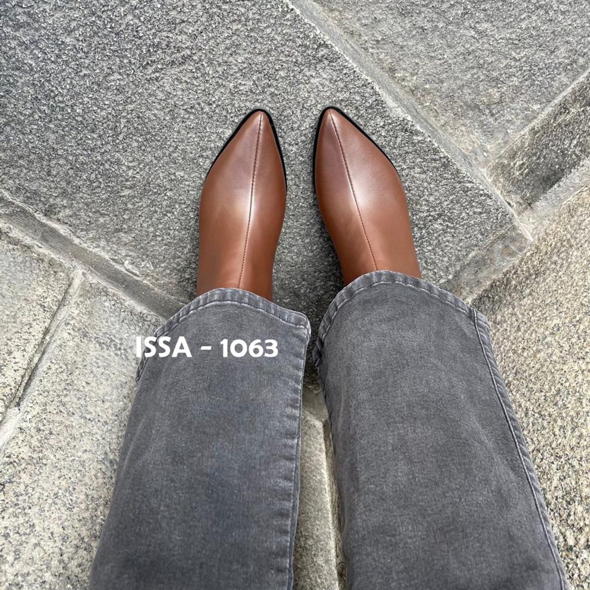 GENERICO - BOTINES XIO EN TACO DE 5 CM EN TONO MARRON