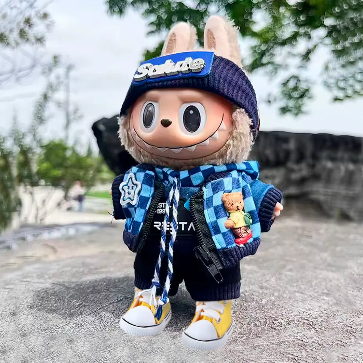 POP MART - Zapatillas Color Amarillo Labubu