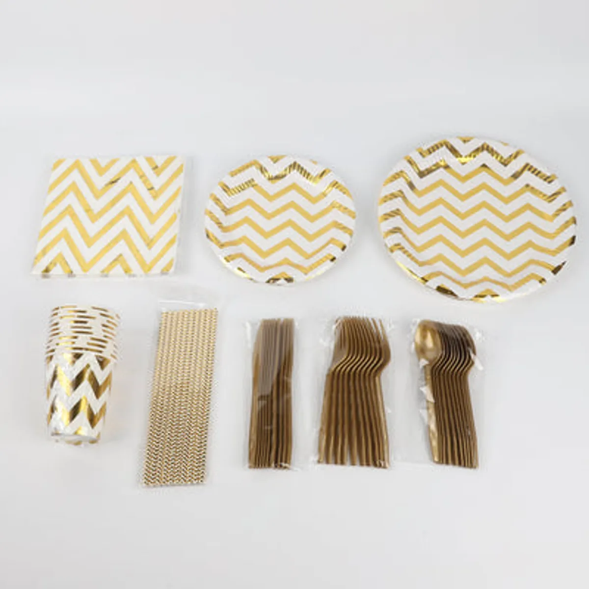 PIA COPELLO STORE - Set de Vajilla Descartable 80 Piezas - Zig Zag Dorado