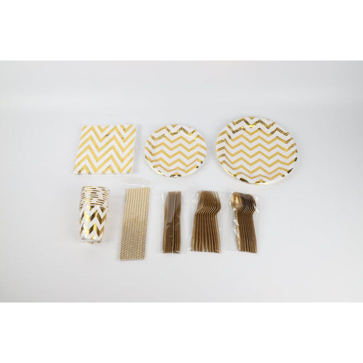 PIA COPELLO STORE - Set de Vajilla Descartable 80 Piezas - Zig Zag Dorado