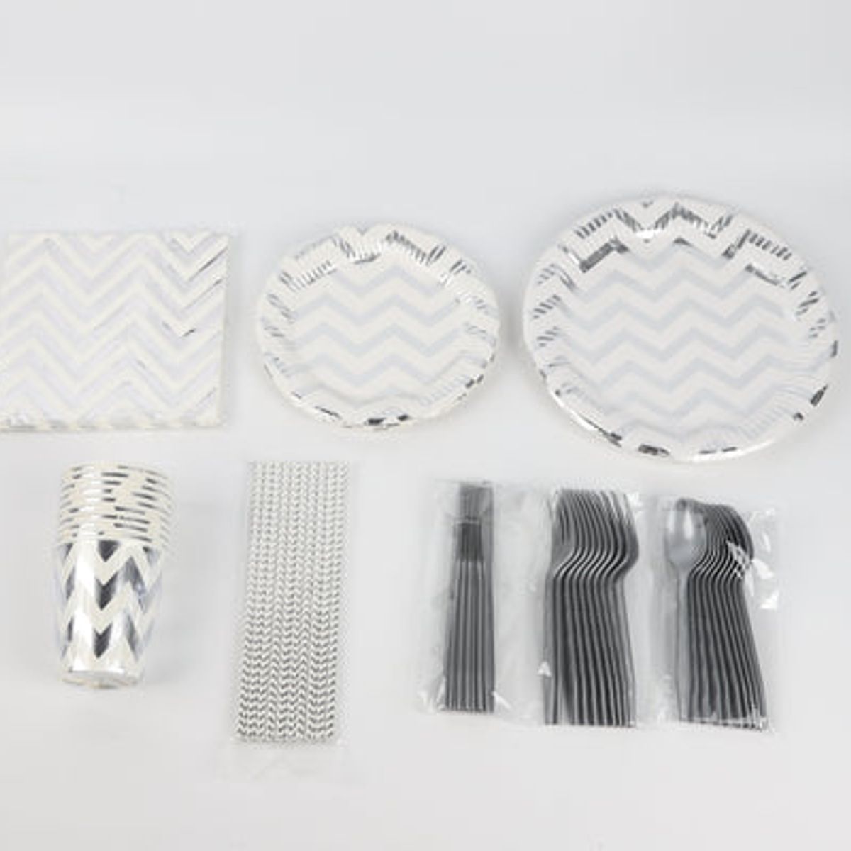 PIA COPELLO STORE - Set de Vajilla Descartable 80 Piezas - Zig Zag Silver