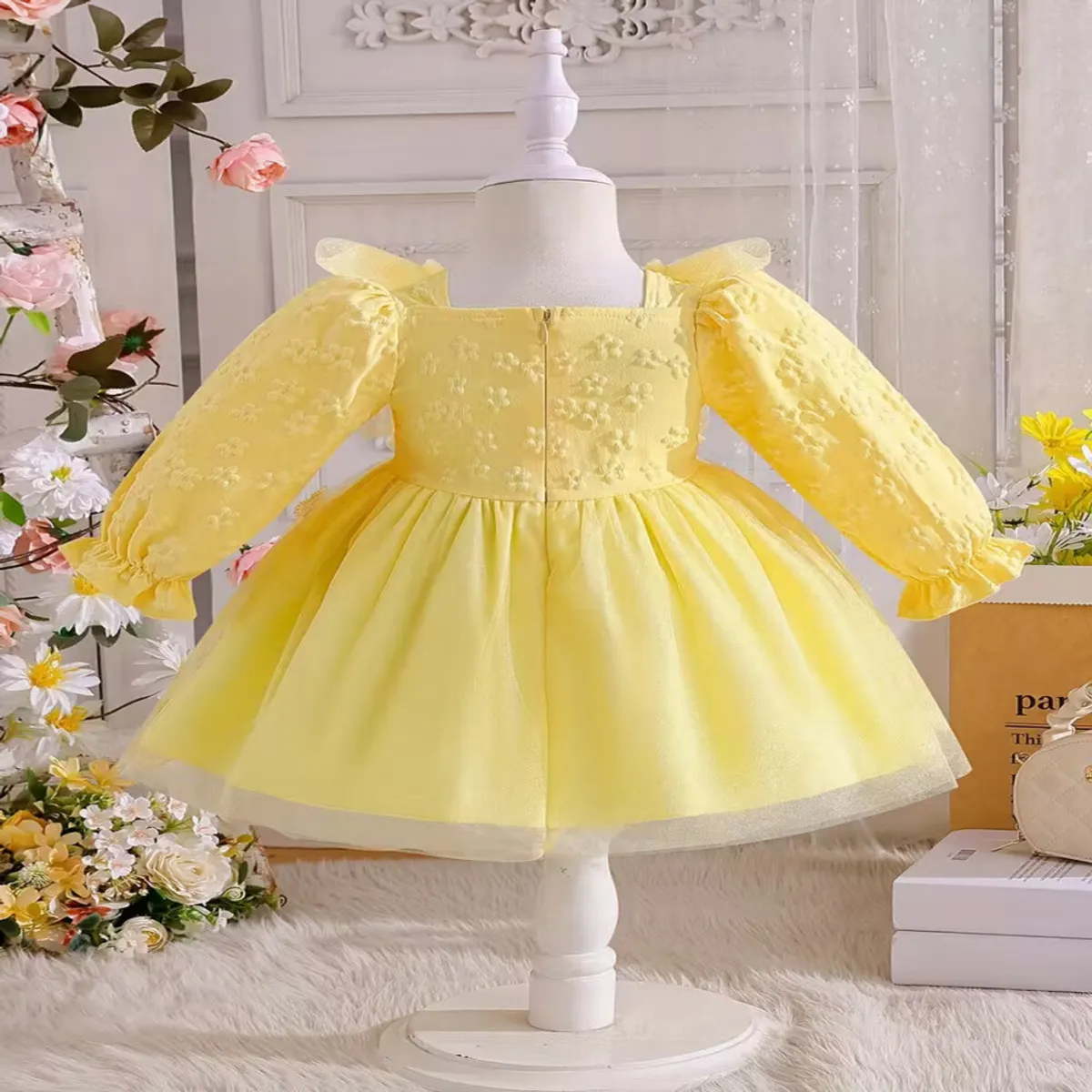 GENERICO - VESTIDO DE NIÑA  DE LA ABEJITA CHIQUITITA