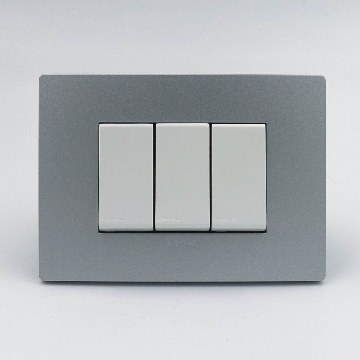 SINTHESI - INTERRUPTOR TRIPLE 2 SIMPLE Y 1 CONMUTADOR 3 VIAS S33 PLACA PLATA