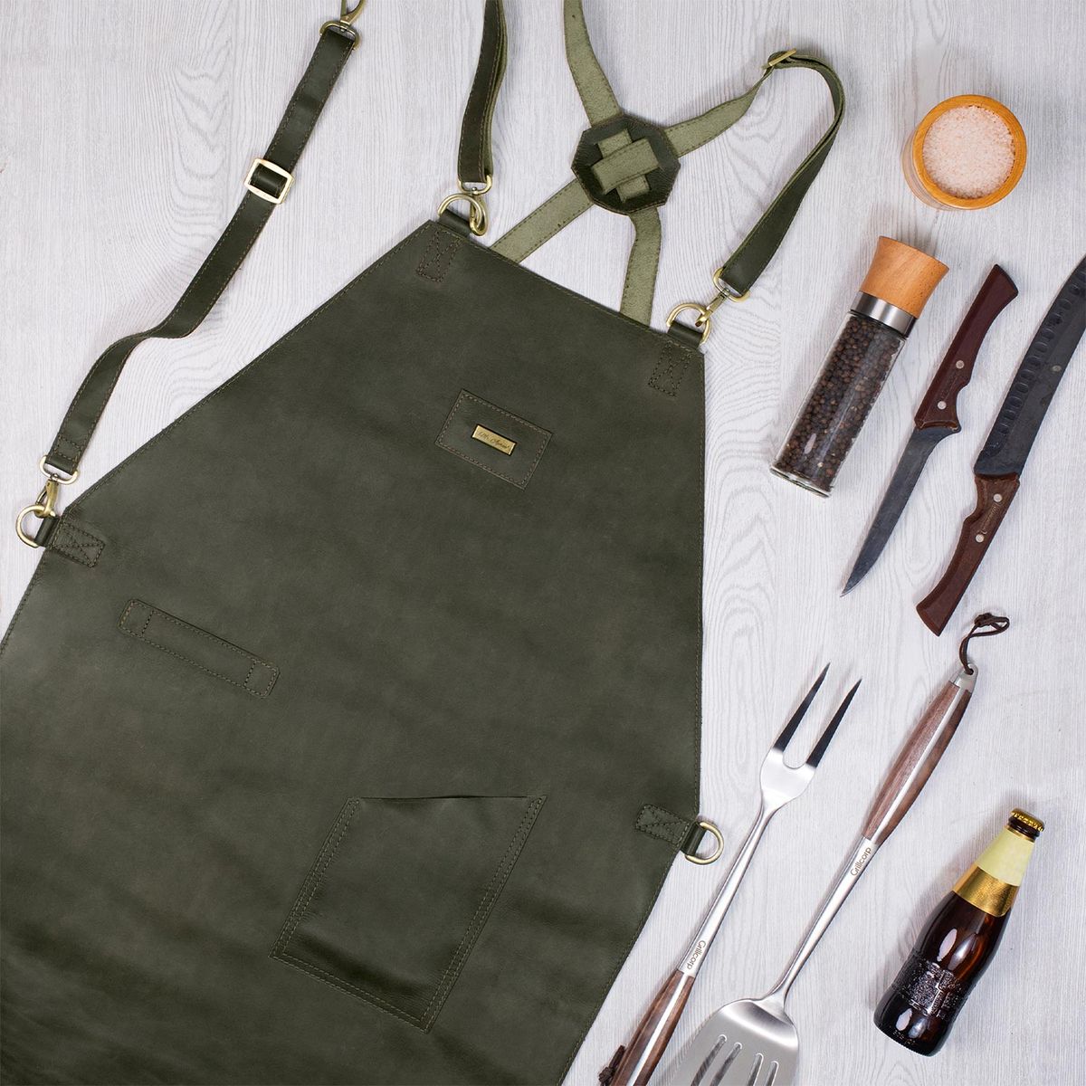 GRILLCORP - Mandil de Cuero Classic Verde Oliva Mr Apron