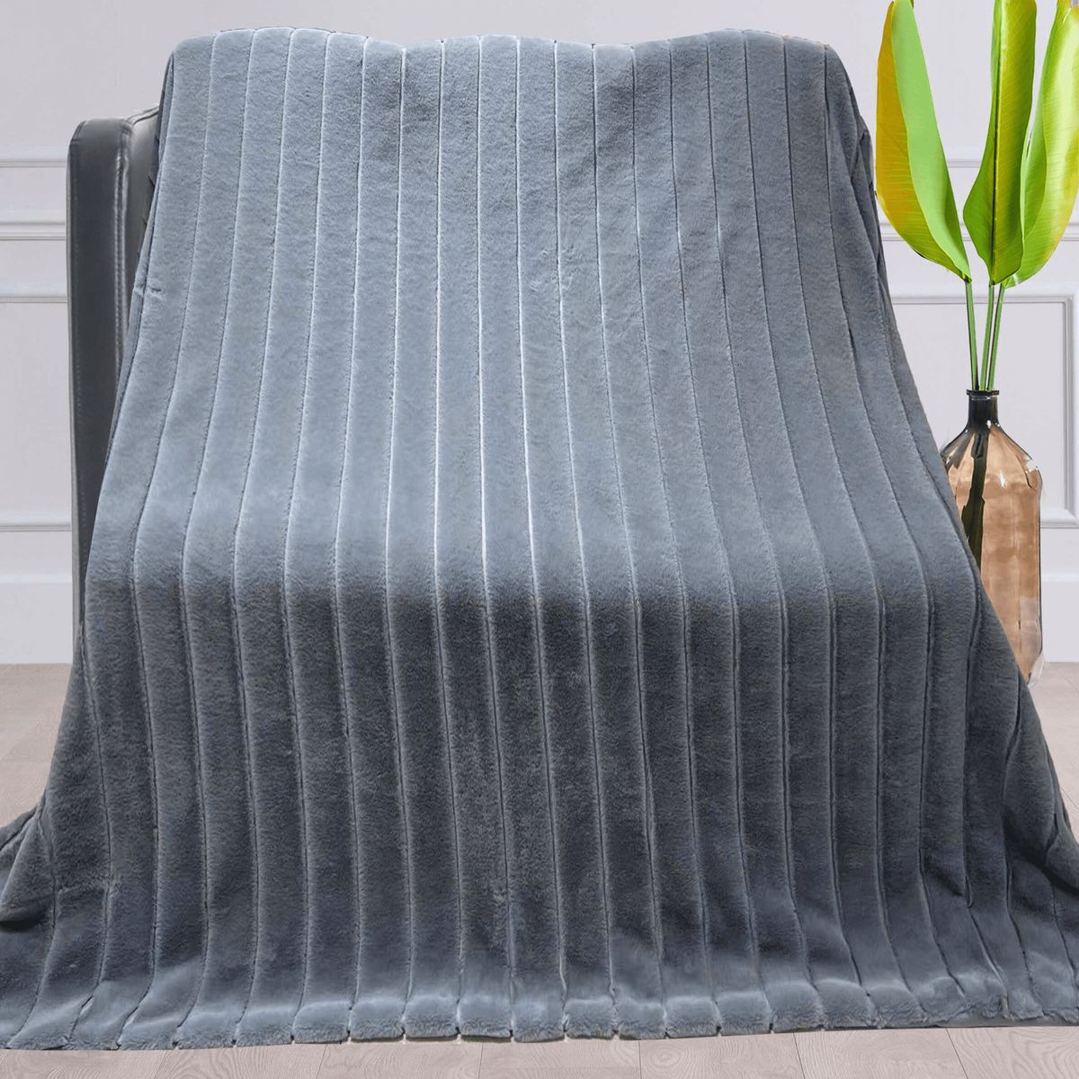 CASATEX - Manta Antialérgica Piel de Conejo Alto Relieve Rayas 2PLAZAS Dark Gray