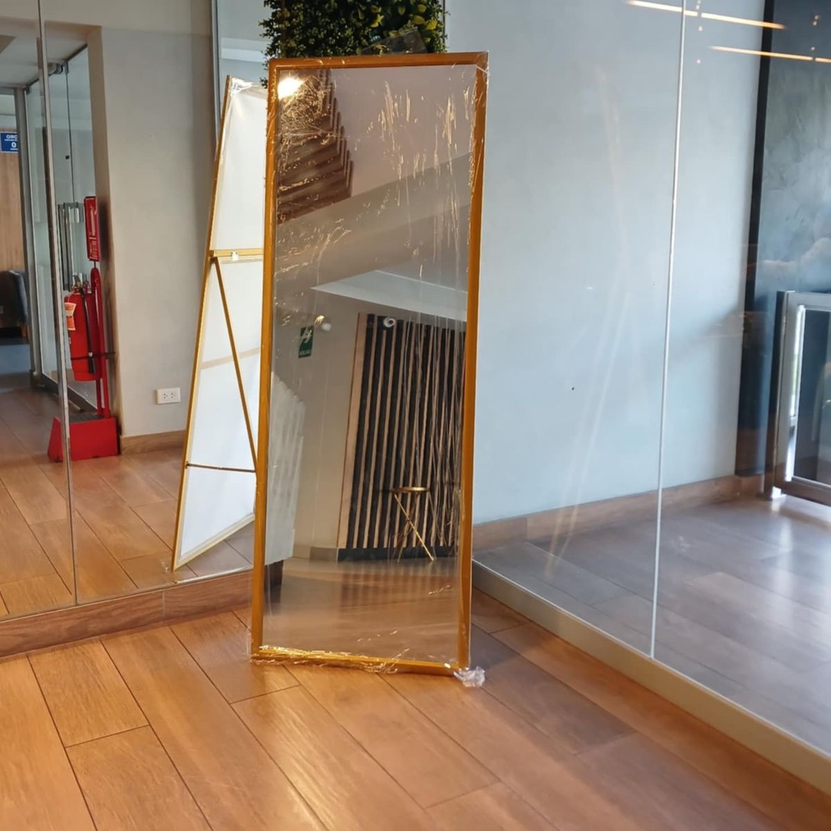 LUMINAR BRILLO & LUZ - Espejo rectangular con parante marco dorado 165x60cm