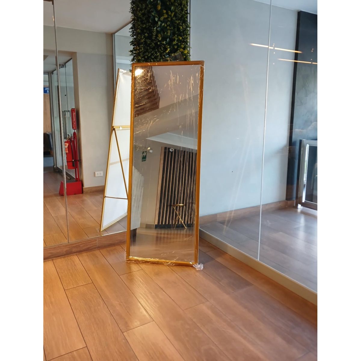 LUMINAR BRILLO & LUZ - Espejo rectangular con parante marco dorado 165x60cm