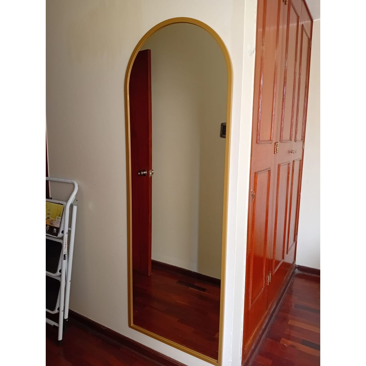 LUMINAR BRILLO & LUZ - Espejo Arco con marco dorado de 62x162cm