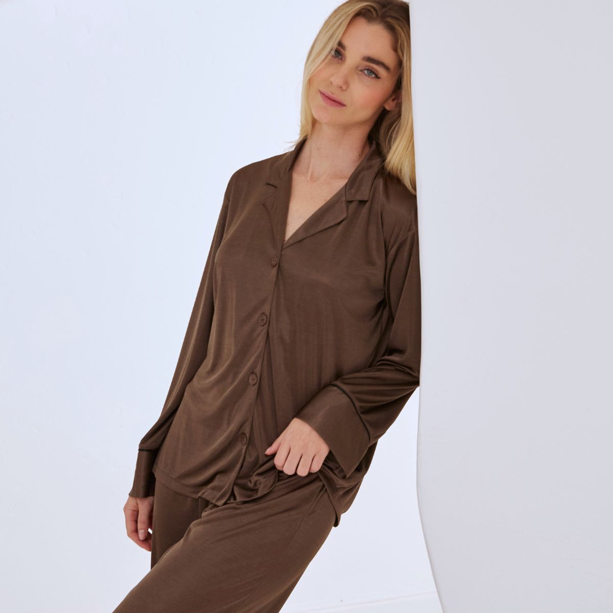 NOOR THE LUXURY OF REST - PIJAMA DE SEDA BRONW