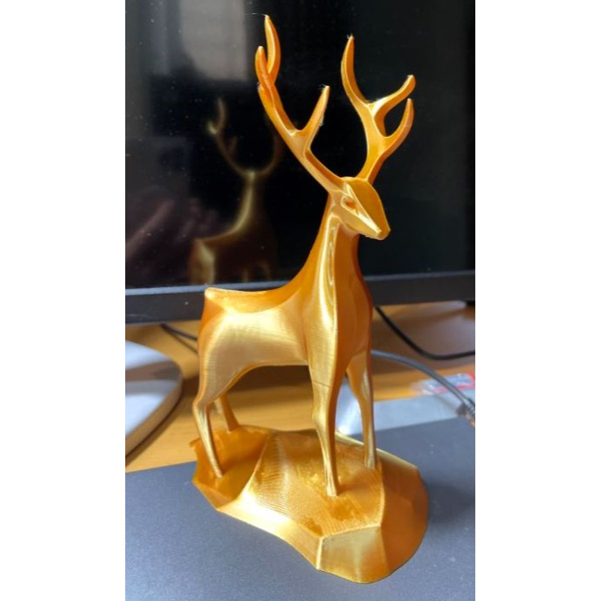 GENERICO - ADORNO EXCLUSIVO CIERVO DORADO 23cm x 15cm x 9cm